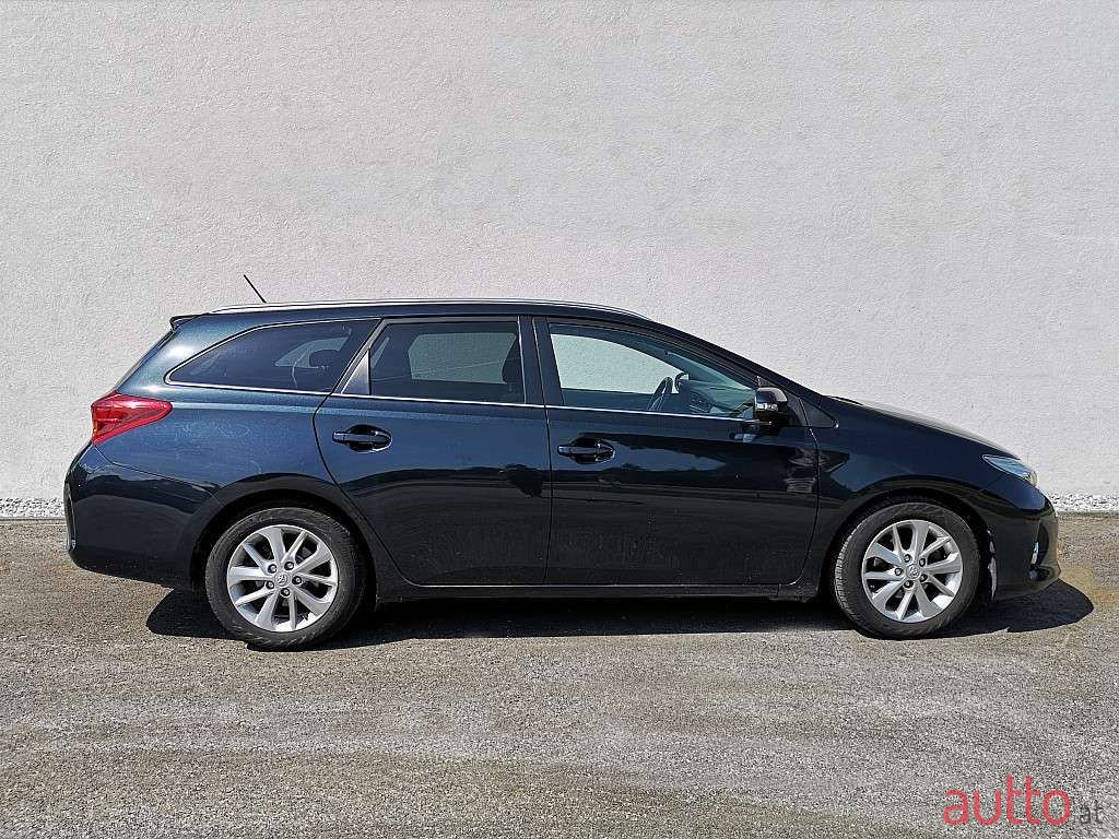 2014' Toyota Auris photo #4