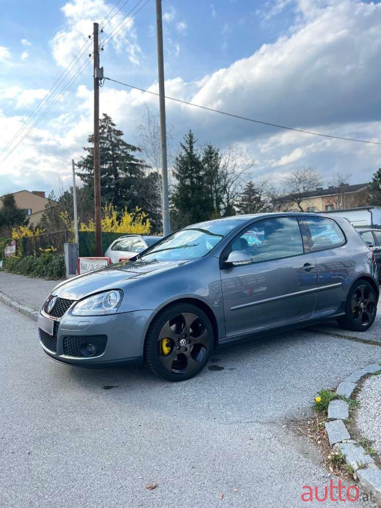 2005' Volkswagen Golf photo #2