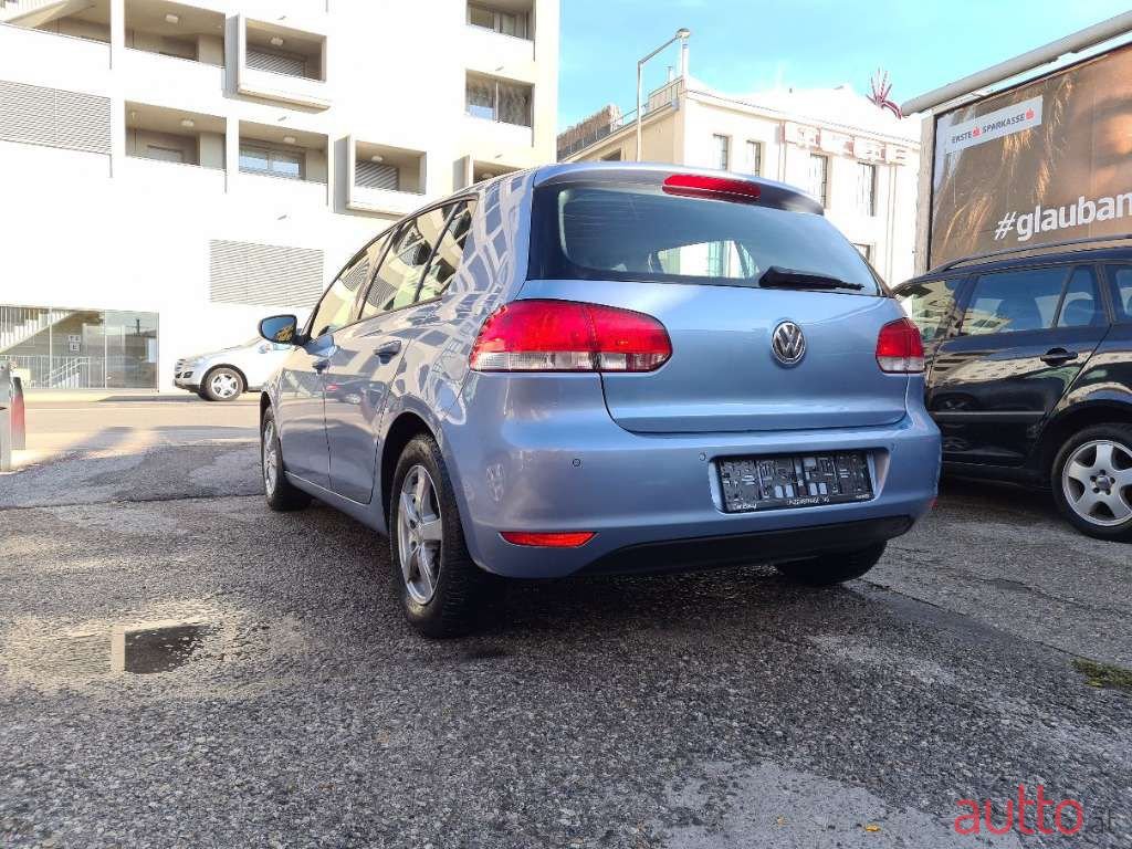 2009' Volkswagen Golf photo #4