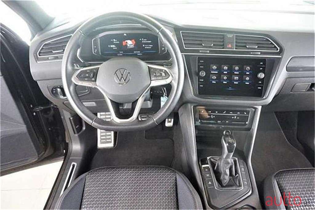 2021' Volkswagen Tiguan photo #5
