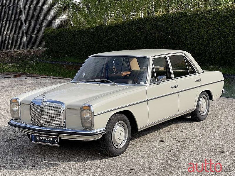 1968' Mercedes-Benz 200 D/8 photo #2