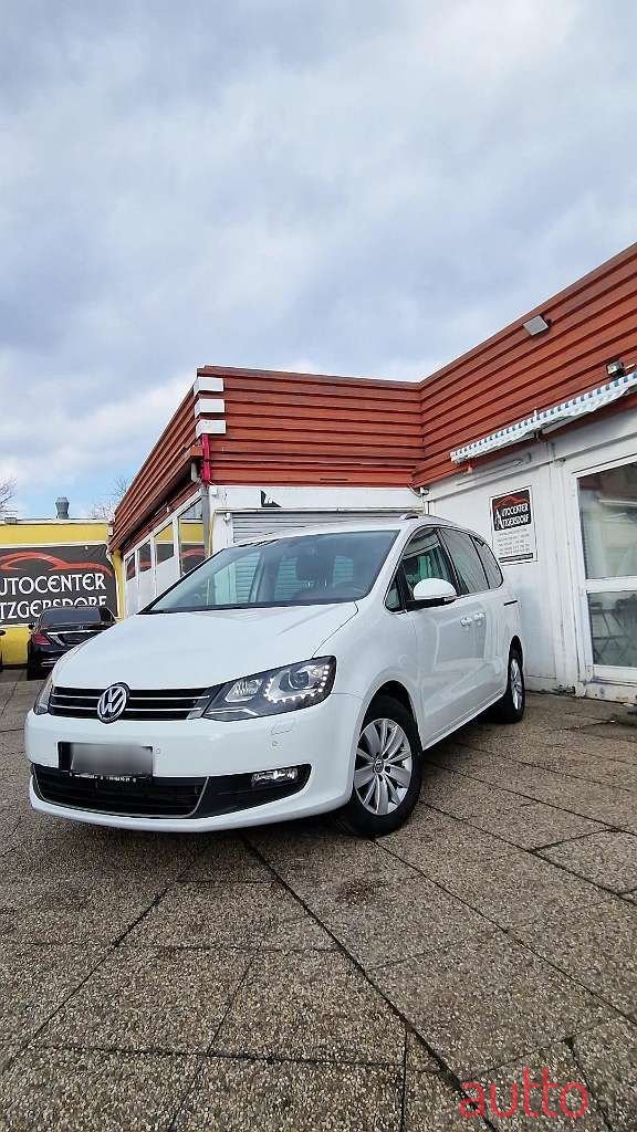 2015' Volkswagen Sharan photo #2