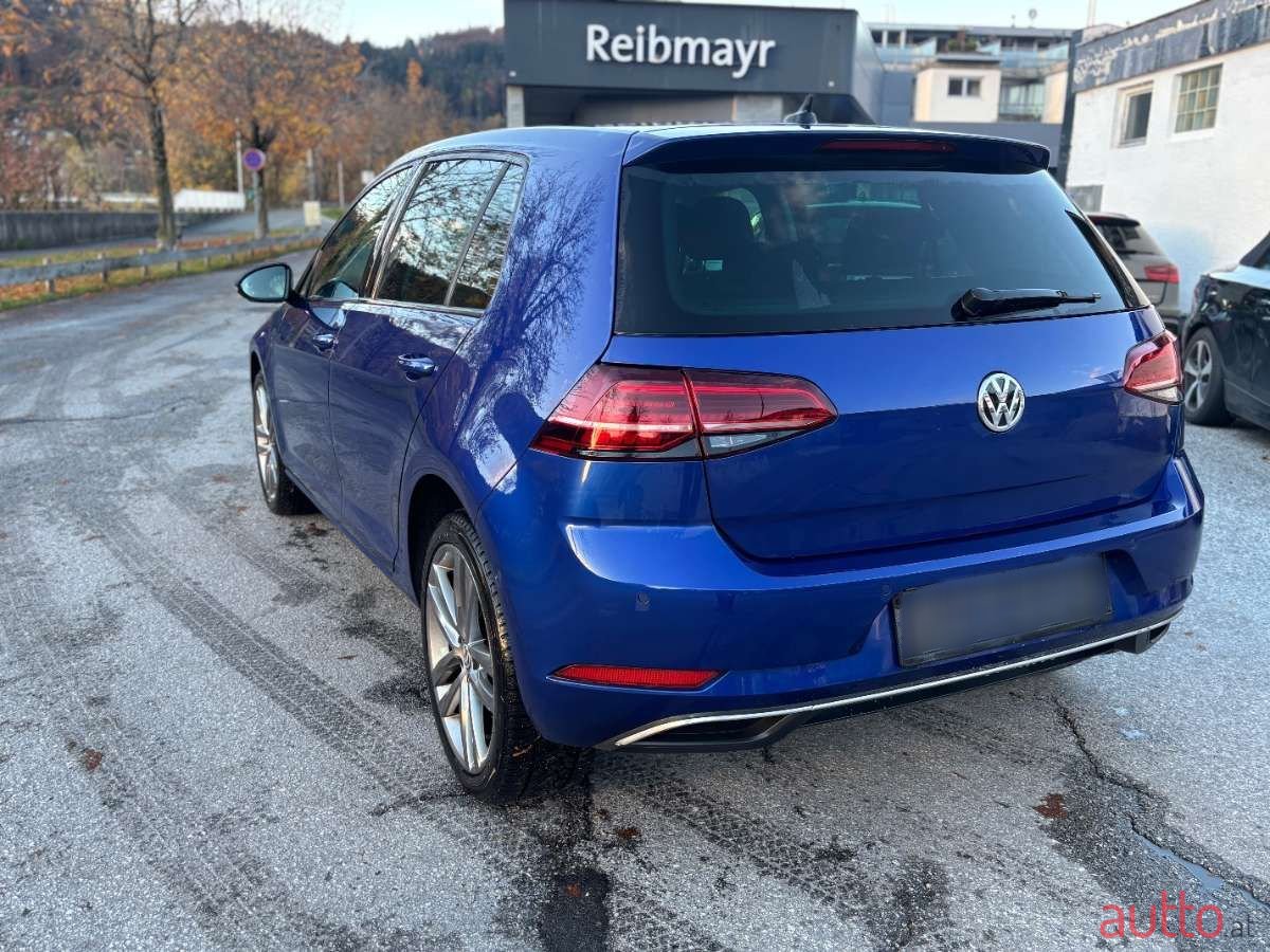 2018' Volkswagen Golf photo #3