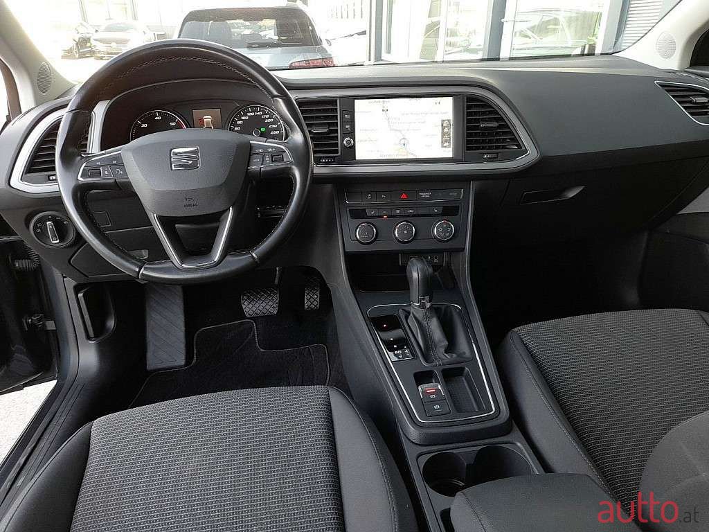 2019' SEAT Leon photo #2