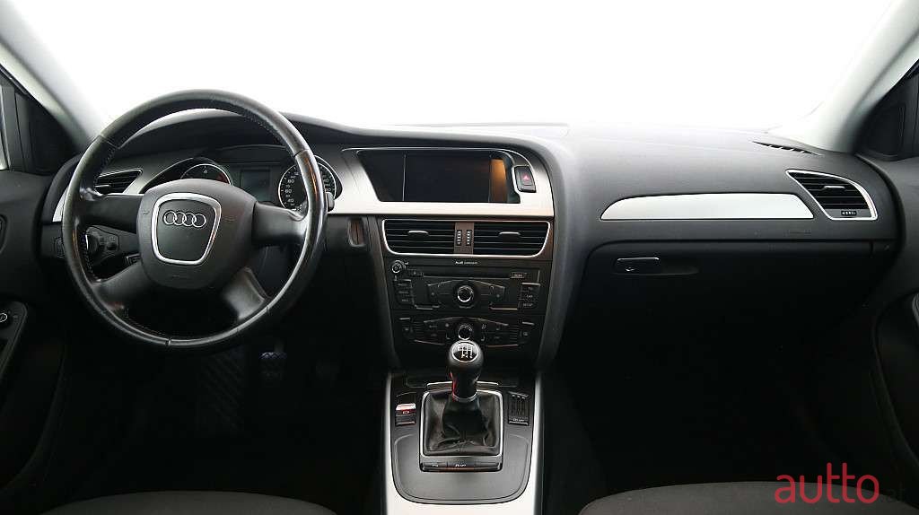 2011' Audi A4 photo #6