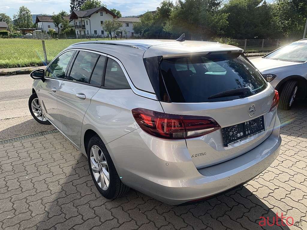 2019' Opel Astra photo #5