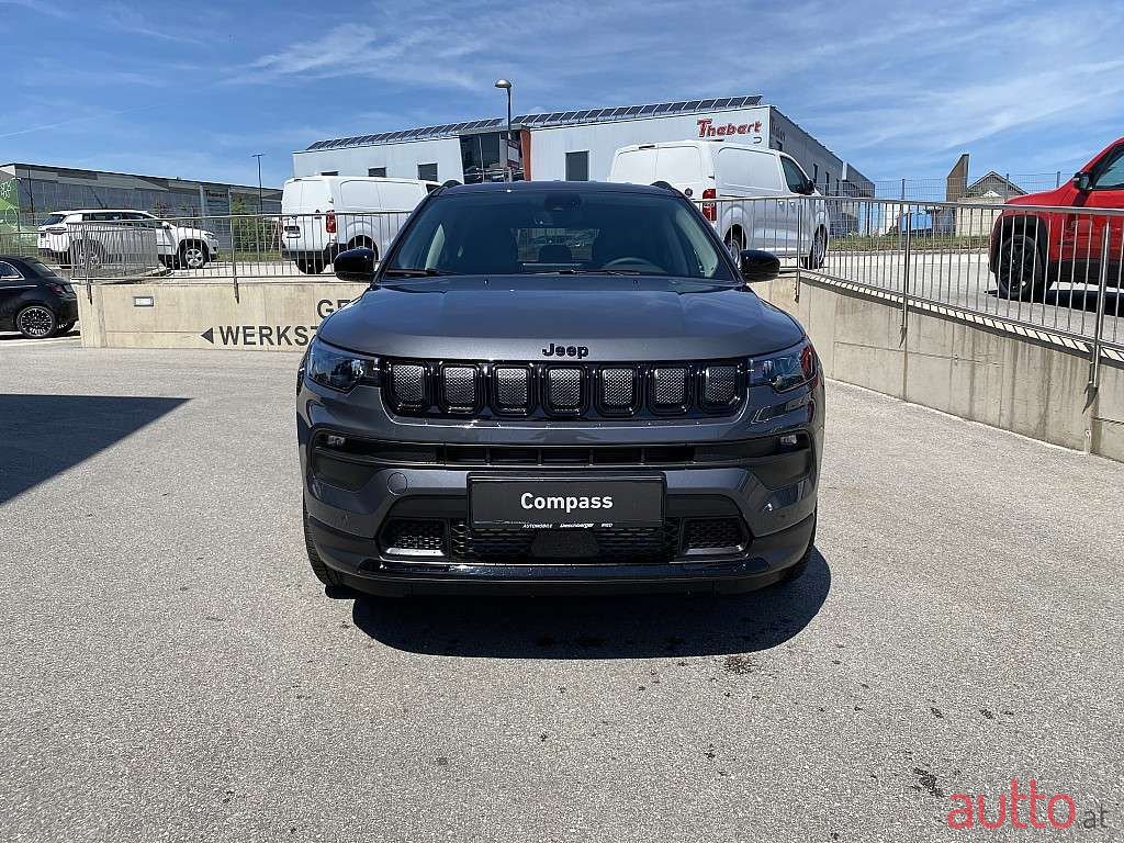 2022' Jeep Compass photo #3