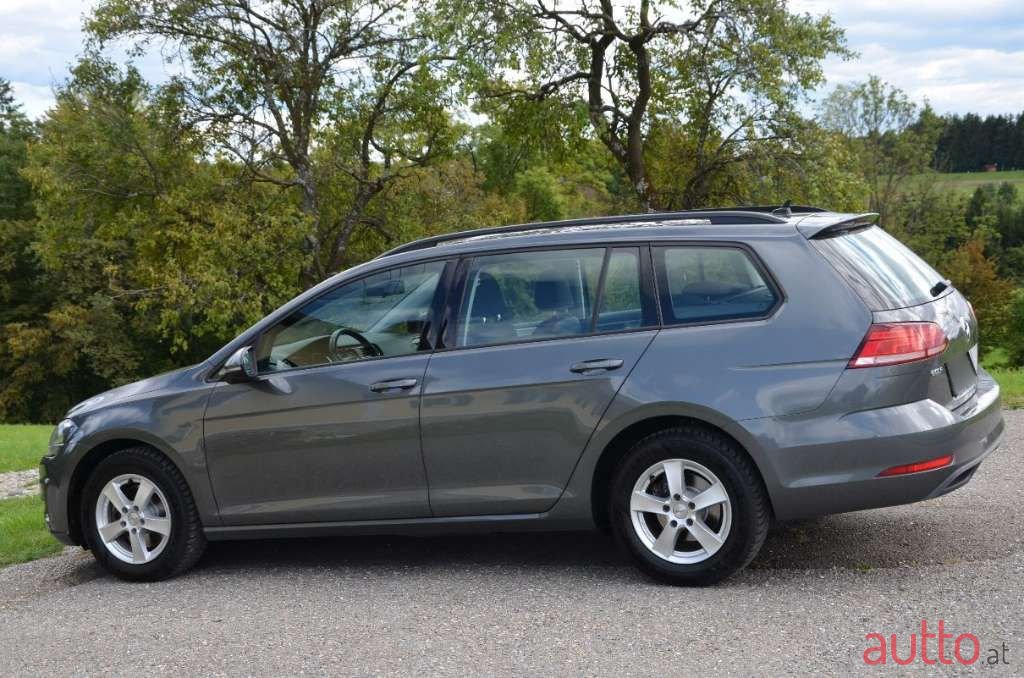 2018' Volkswagen Golf photo #1