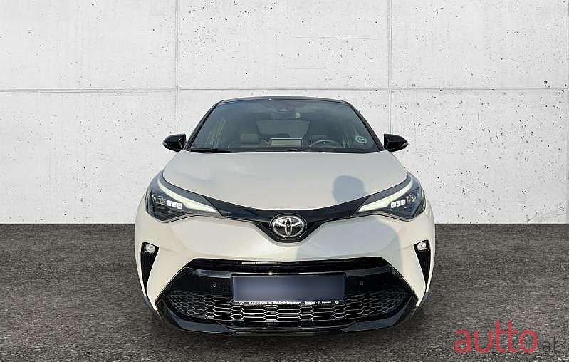 2023' Toyota C-HR photo #2