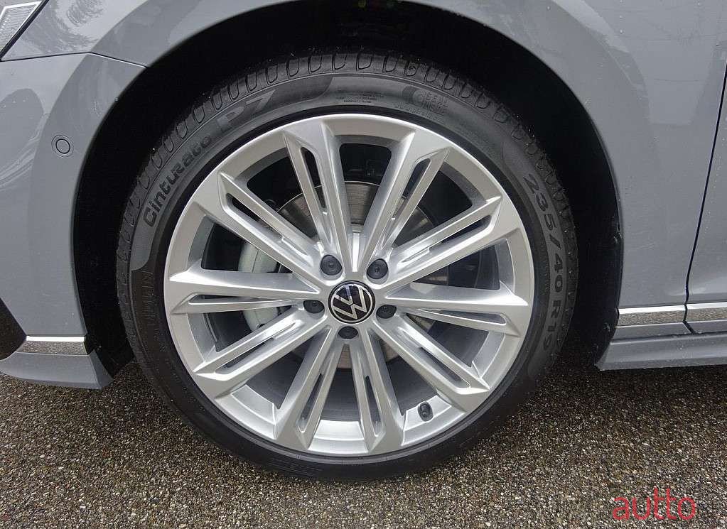 2023' Volkswagen Passat photo #5