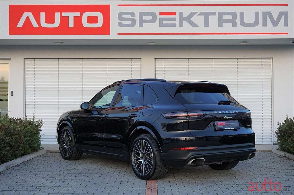 2018' Porsche Cayenne photo #3