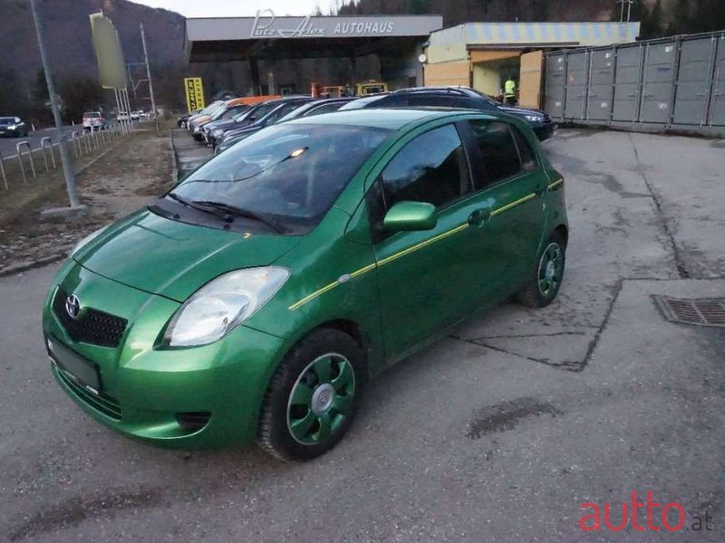 2008' Toyota Yaris photo #2