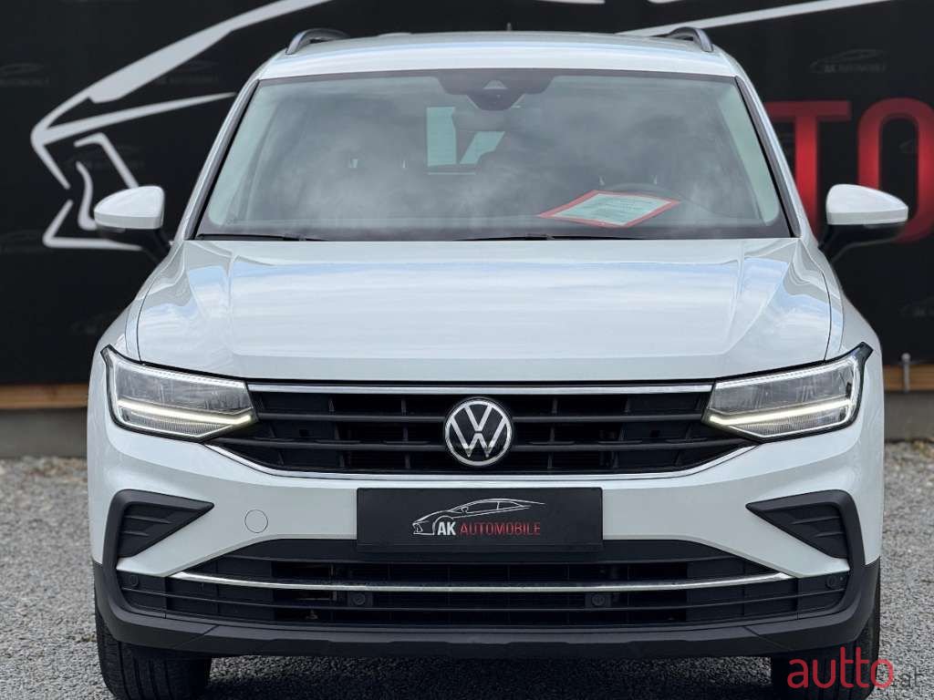 2020' Volkswagen Tiguan photo #3