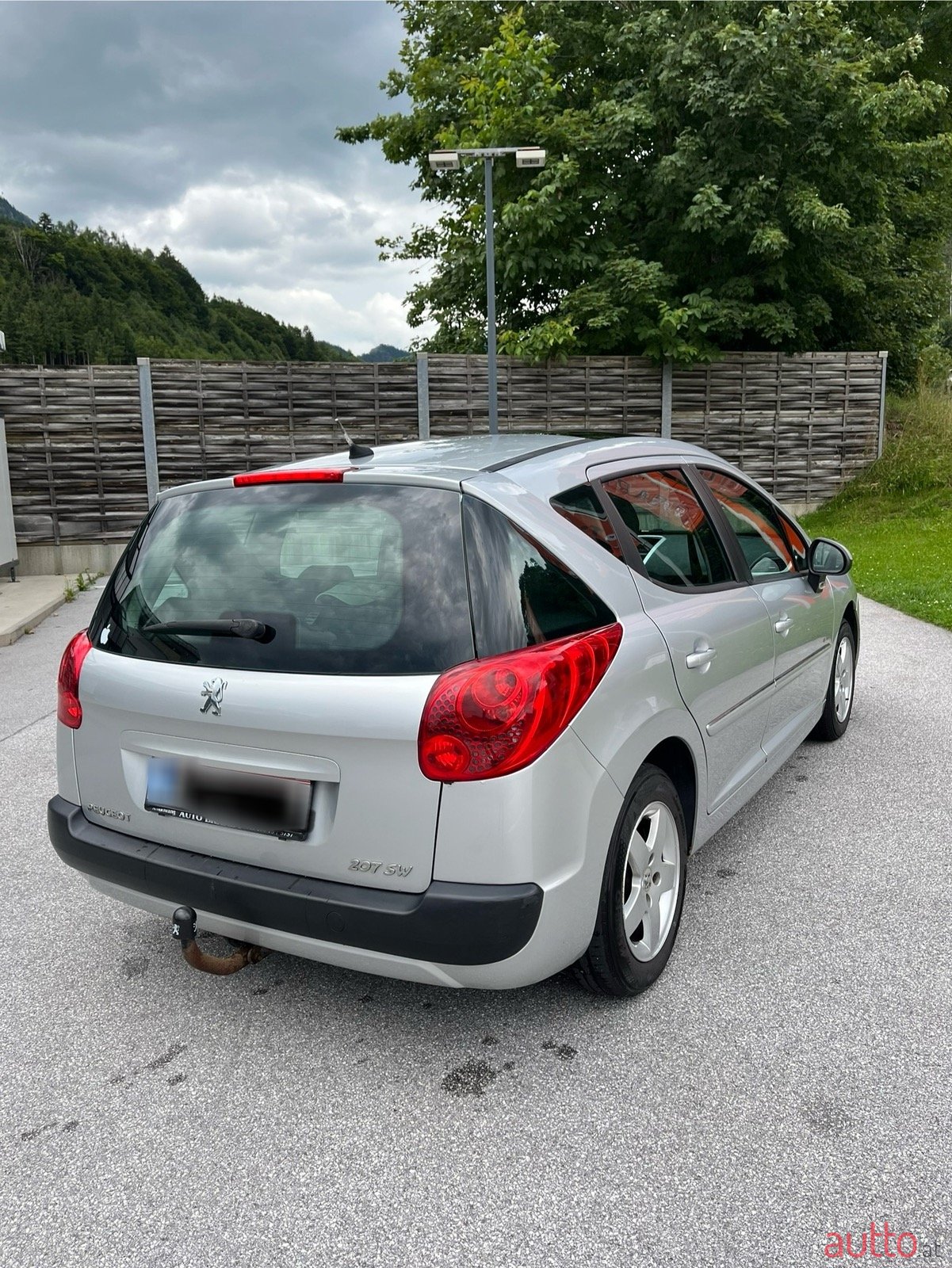 2010' Peugeot 207 photo #2
