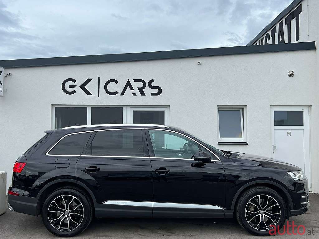 2017' Audi Q7 photo #5