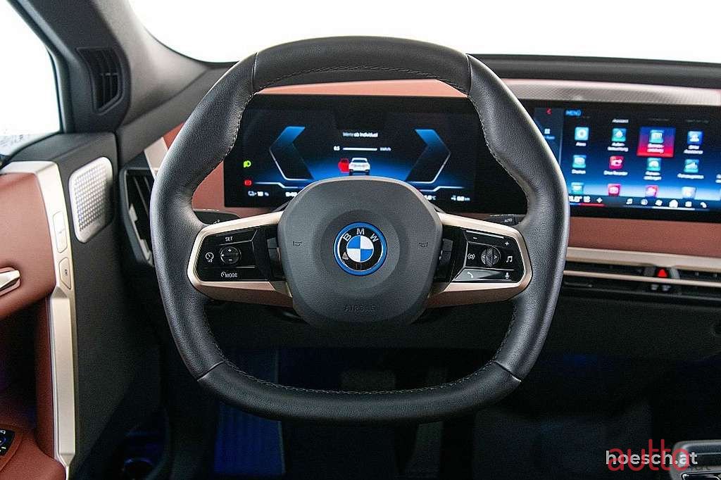 2023' BMW iX photo #6