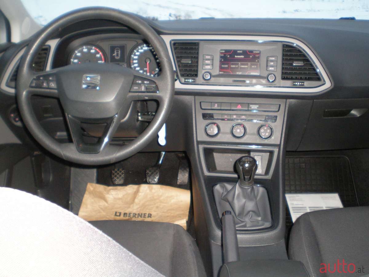 2019' SEAT Leon photo #5