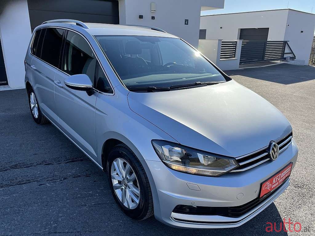 2018' Volkswagen Touran photo #3