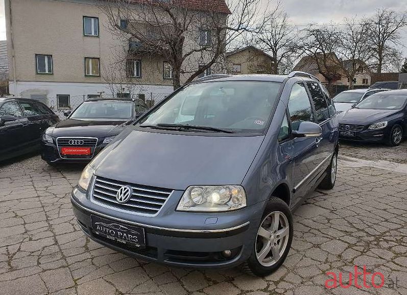 2008' Volkswagen Sharan photo #1