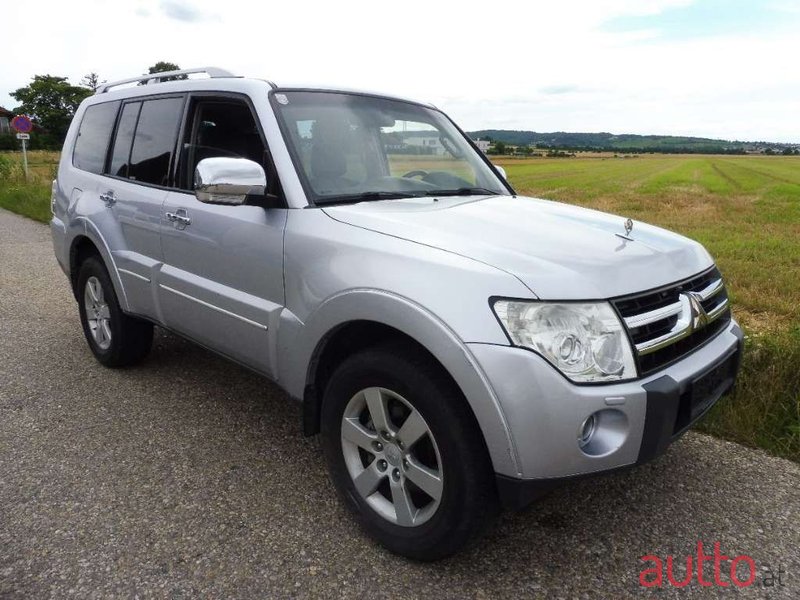 2008' Mitsubishi Pajero photo #2