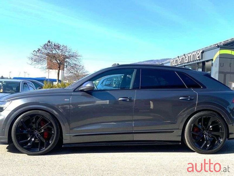 2019' Audi Q8 photo #2
