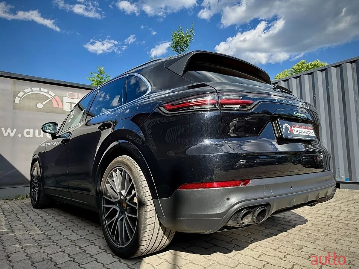 2019' Porsche Cayenne photo #6