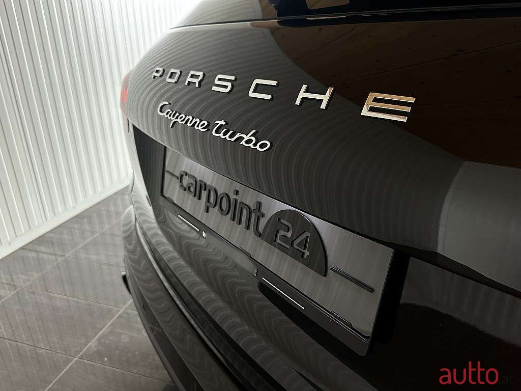 2015' Porsche Cayenne photo #5