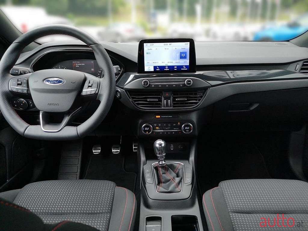2020' Ford Focus photo #4