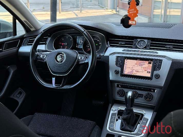 2017' Volkswagen Passat photo #1