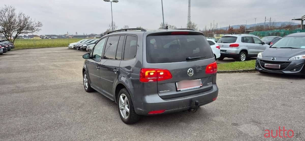 2013' Volkswagen Touran photo #3
