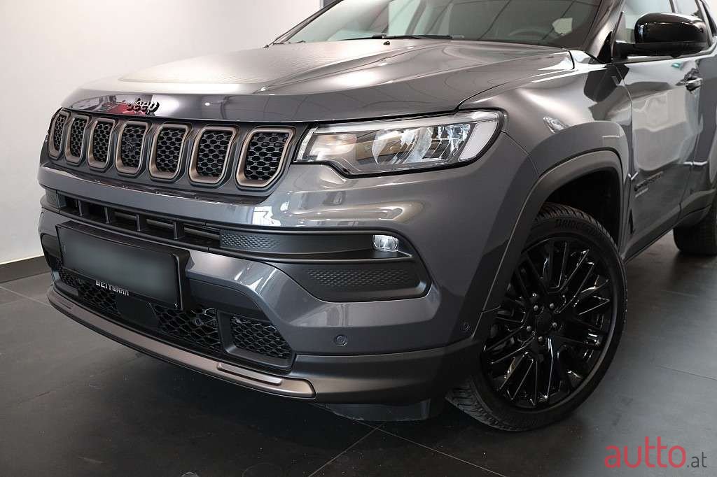 2023' Jeep Compass photo #2