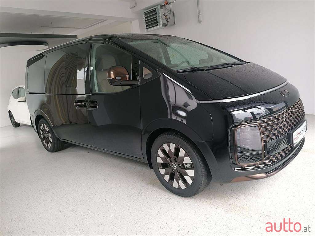 2022' Hyundai Staria photo #1