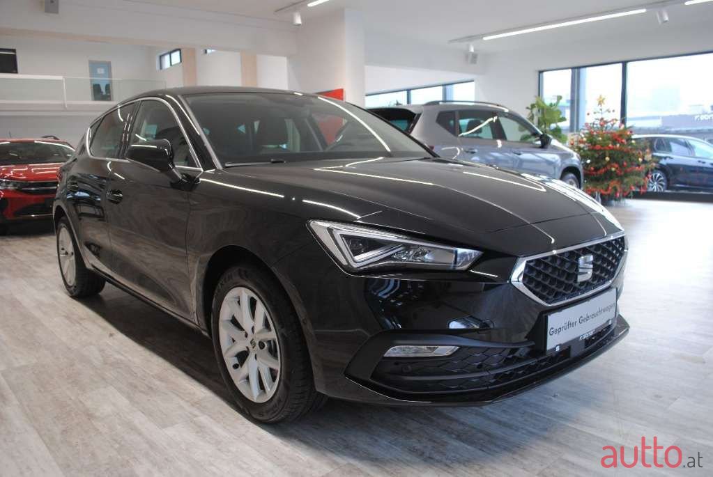 2022' SEAT Leon photo #2