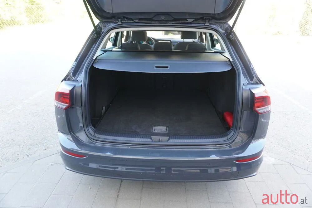 2023' Volkswagen Golf photo #5