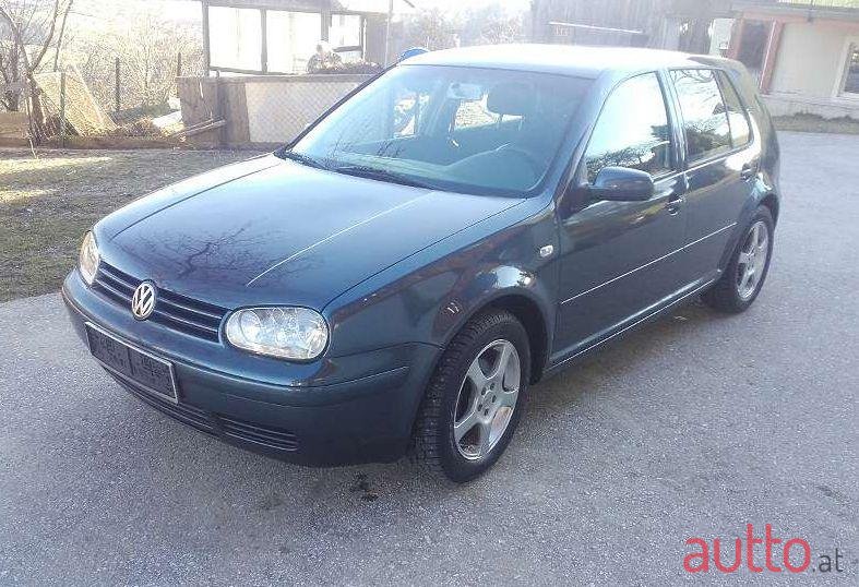 2002' Volkswagen Golf photo #1