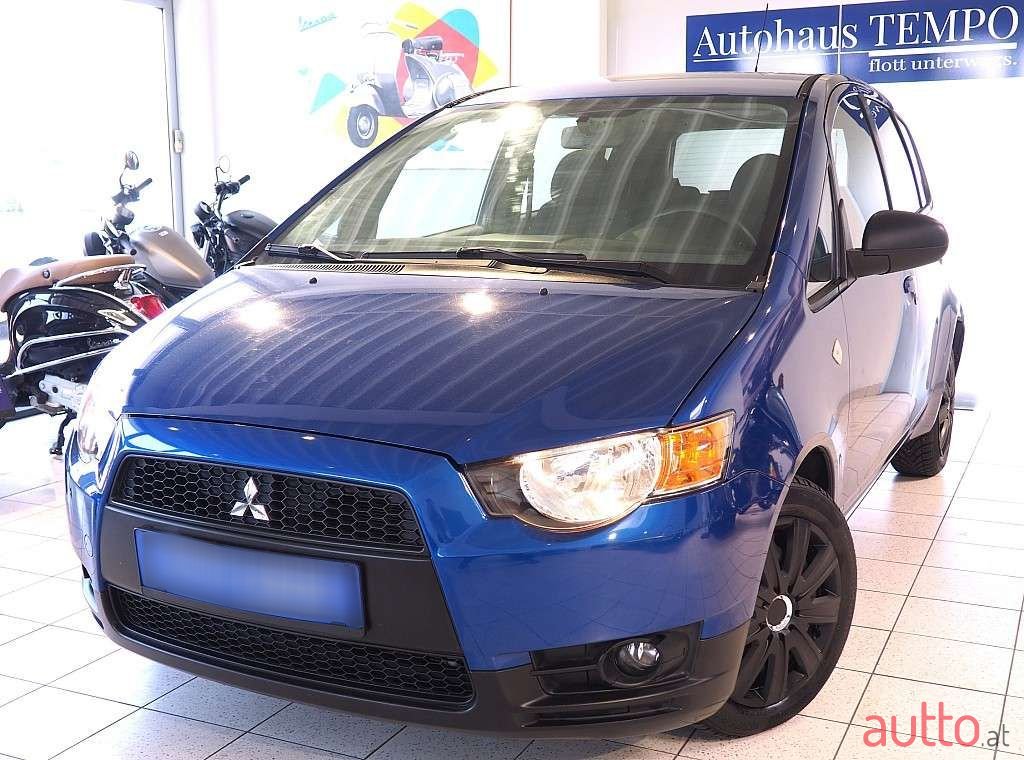 2009' Mitsubishi Colt photo #1