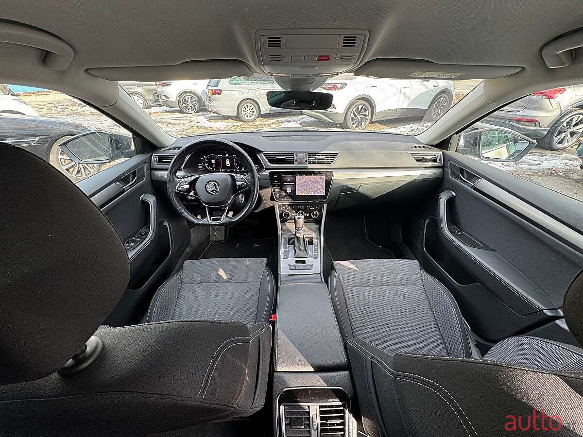 2021' Skoda Superb photo #5