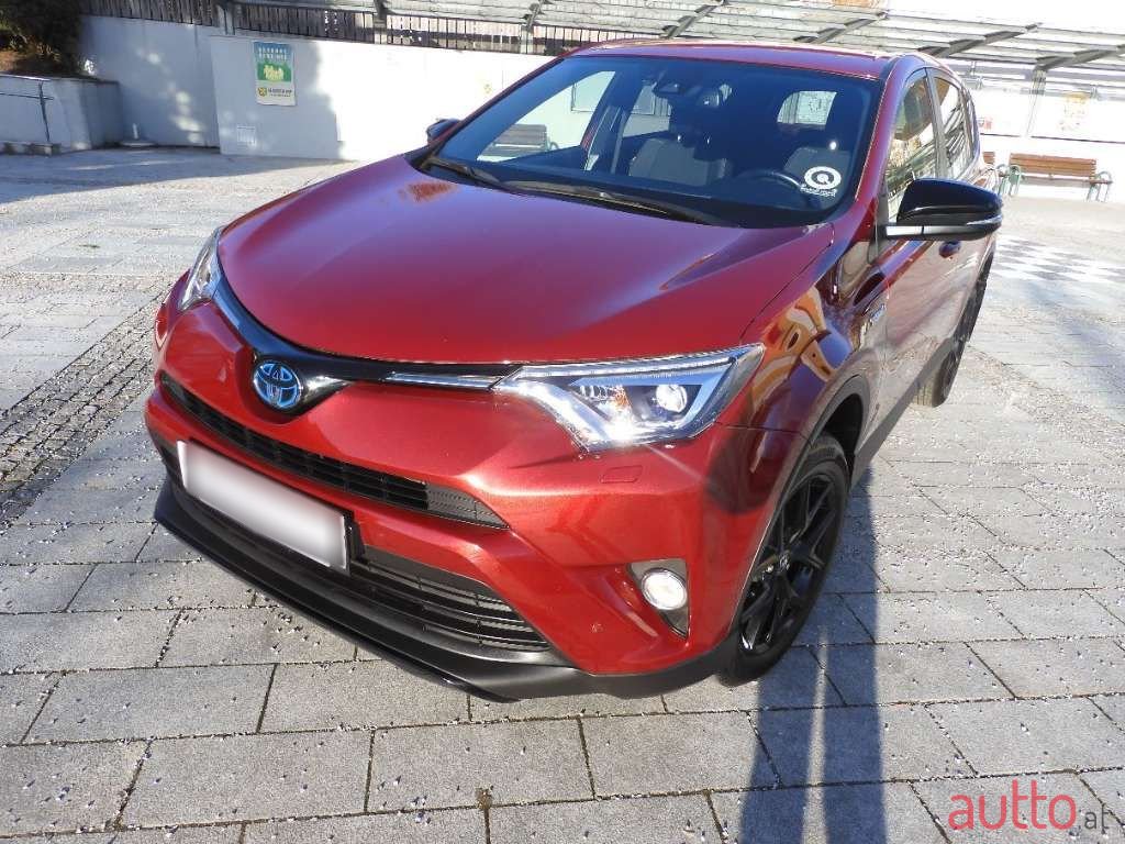2018' Toyota RAV4 photo #3