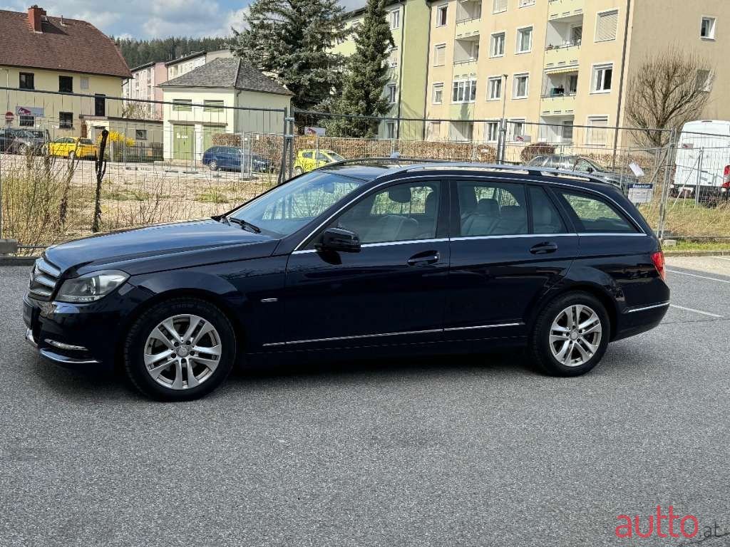 2011' Mercedes-Benz C-Klasse photo #3