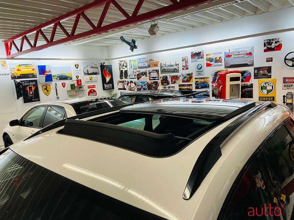 2017' Volkswagen Tiguan photo #2