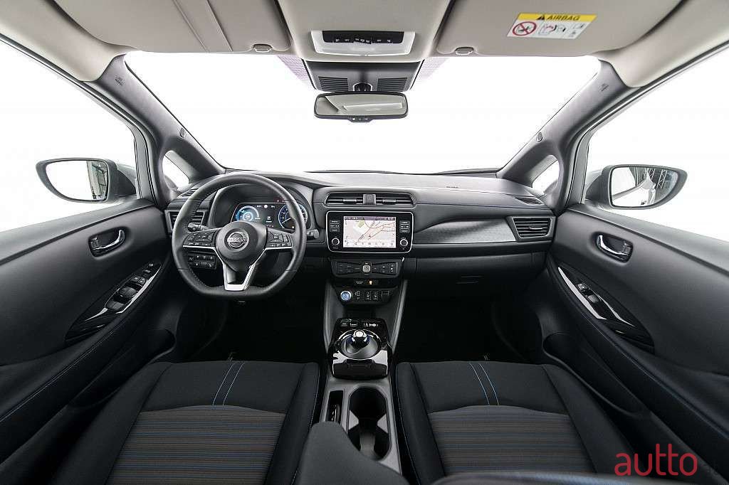 2021' Nissan Leaf photo #4