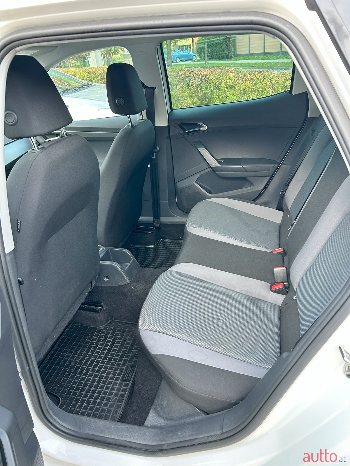 2019' SEAT Arona 1.6 TDI Style DSG photo #5