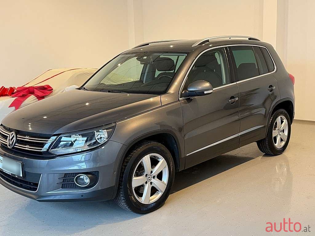 2012' Volkswagen Tiguan photo #2