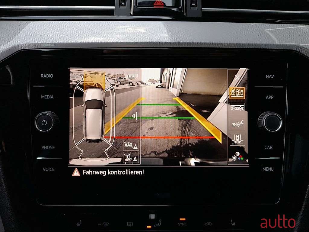 2021' Volkswagen Passat photo #3