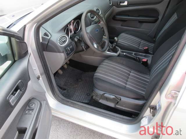 2010' Ford Focus photo #5