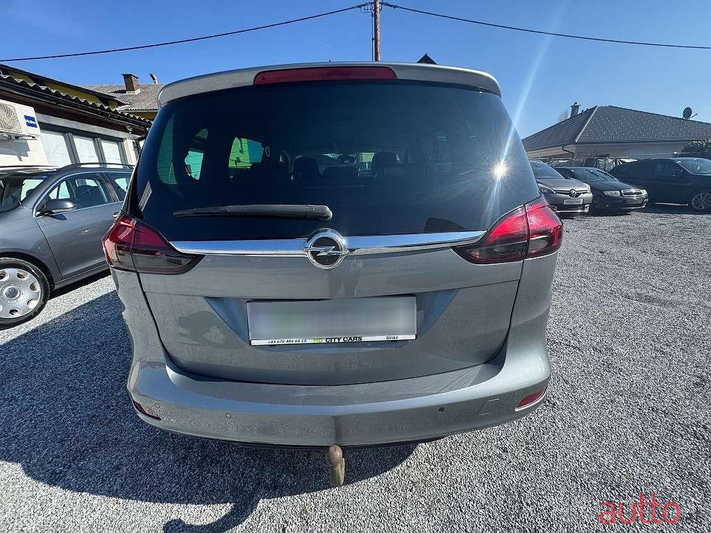 2013' Opel Zafira photo #2