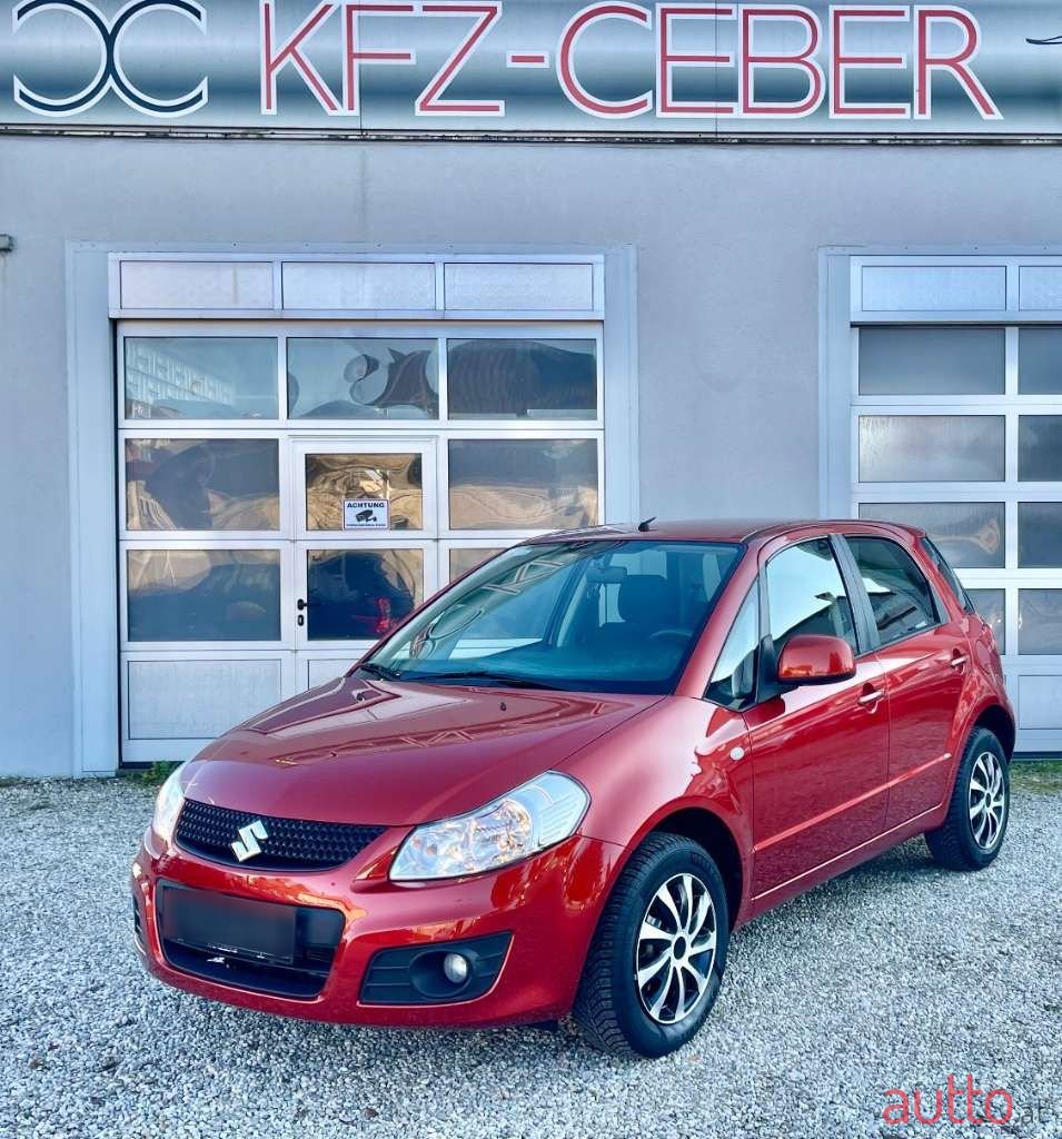 2012' Suzuki SX4 photo #1