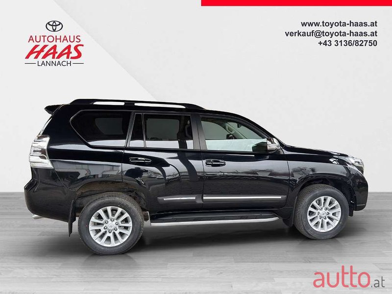 2016' Toyota Land Cruiser photo #6