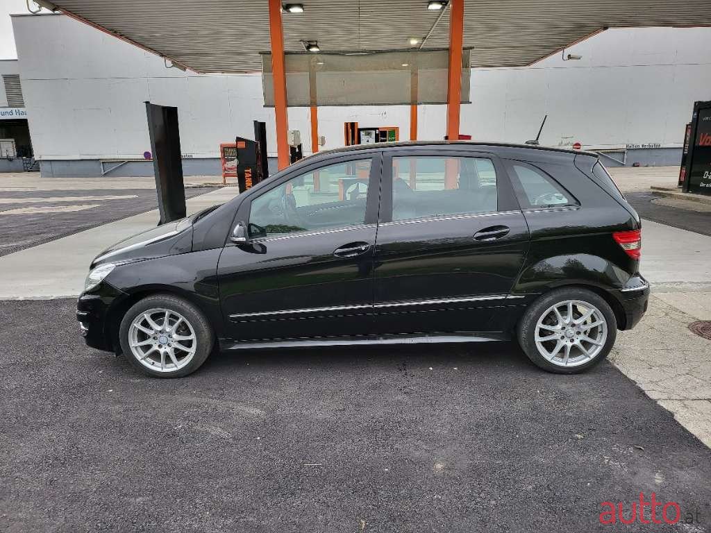 2011' Mercedes-Benz B-Klasse photo #3
