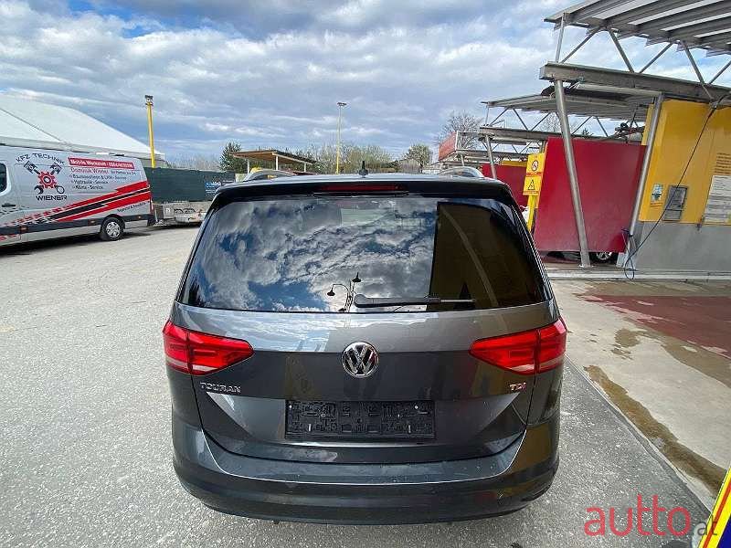 2017' Volkswagen Touran photo #4